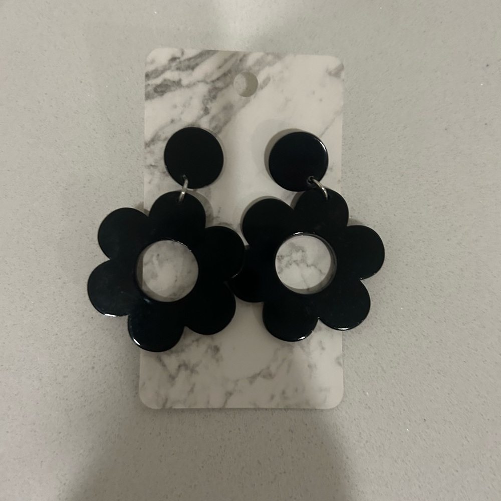 NWOT Bold Black Floral Drop Earrings with Pearl Center